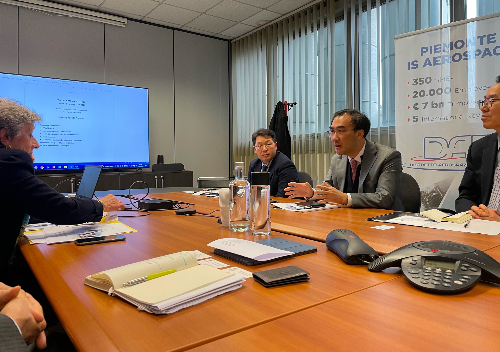 Visita dell’Ambasciatore della Repubblica di Corea Seong-ho Lee alla futura Città dell’Aerospazio. Incontro con il Presidente del Distretto Aerospaziale Piemonte, Fulvia Quagliotti.